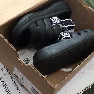Kid SIZE 9 Ugg slides